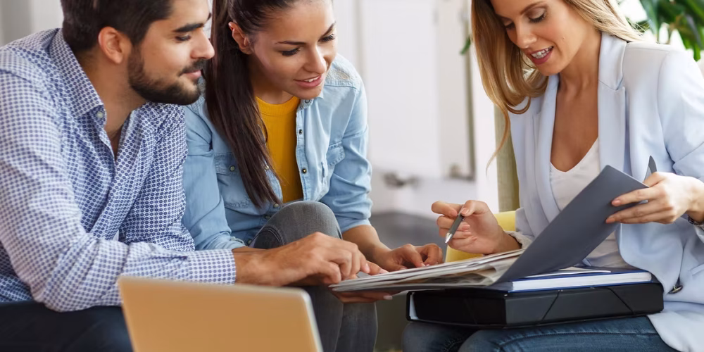 Sales Consultation - AdobeStock_132597673